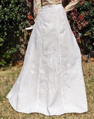 VICTORIAN 19TH CENTURY WHITE LINEN SKIRT WITH RICH SNAPDRAGON HAND EMBROIDERY