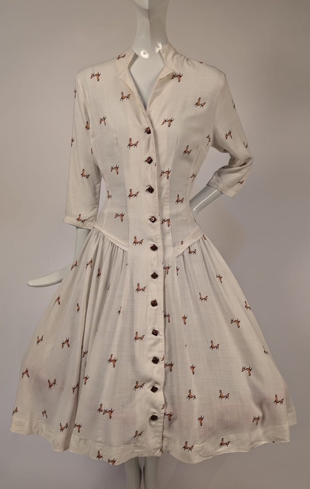 SWEET LATE 1940’S DEER PRINT DRESS W SQUARE WOOD BUTTONS