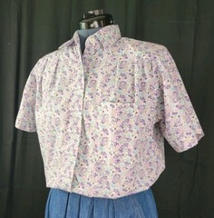 Vtg Licorice S/S White Top w Purple/Pink/Blue Florals Concealed Buttons Size S