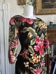 Vintage 1950s Vamp Black Hawaiian Mermaid Fishtail Maxi Dress Floral Barkcloth W