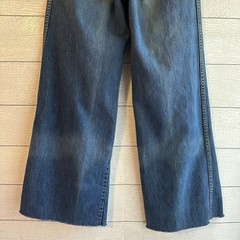 Vintage Levi’s 70s Wide Leg Bell Bottom Jeans High Waist Raw Hem Womens 26×29