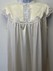 JC Penney Vintage Two-Piece Nylon Nightgown Robe Peignoir Set S / M Ivory Silky