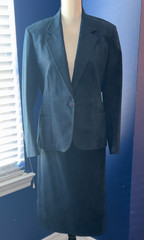 “Luxury Meets Practicality – Vintage Ultrasuede Two-Piece Suit in Deep Blue”