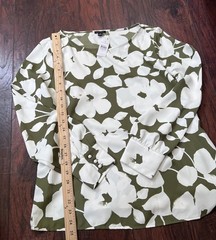 Ann Taylor Women’s Size Medium Long Sleeve Blouse White Green Floral Lightweight