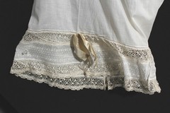 EXCEPTIONAL QUALITY ANTIQUE VICTORIAN FANCY COTTON LACE BLOOMERS 30″-32″ WAIST