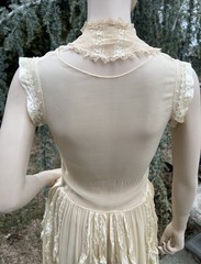 ANTIQUE 1920’s CREAM SILK CHIFFON DRESS W/ RIBBON & LACE RUFFLES