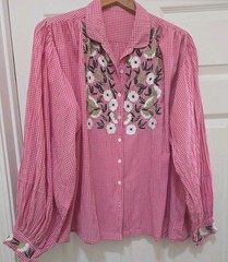 Vintage Pink And White Gingham Woman’s Blouse w/Beautiful Embroidery Size Med