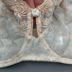 Vintage Valentino Intimo Bra 40DD Lace Unlined Underwire Adjustable Straps