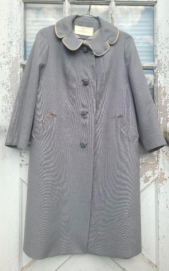 1940’s Sz 6-8 Hudson Womens Wool Coat with Peter Pan collar, Celluloid Buttons