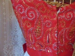 VTG 50S RED & WHITE OVERLAY DRESS GOLD & SILVER METALIC EMBROIDERY PETITE SM 32B