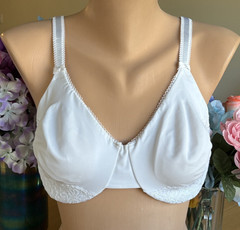 OLGA 38D Snow White Luxury Lift Full Figure Molded Cup Underwire Bra #35063