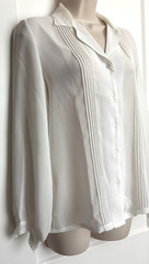 White Blouse Silky Button 9/10 Front Flower Collar & Cuff Vintage Carry Back