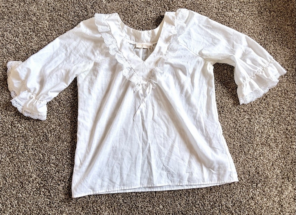 VTG 80s WHITE cotton RUFFLE LACE V NECK TOP pull on ribbon half slv L romantic