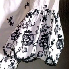 VTG 60s Embroidered Black White Crisp Cotton Blouse w Bell Cuff Frilly Sleeves M