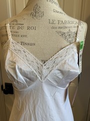 Vtg Vanity Fair Full White Slip New Old Stock 34/28” No Cling Nylon Antron III