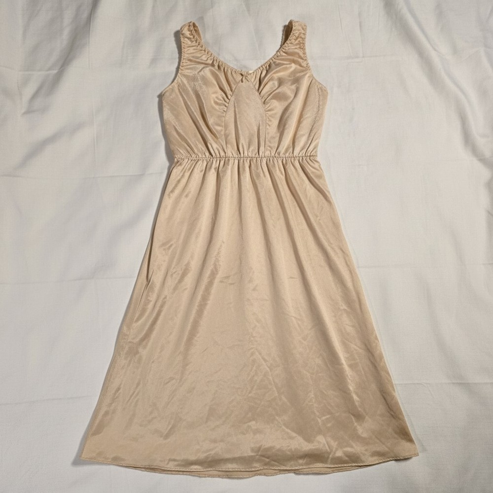 VTG L’eggs Full Slip Dress Ivory Cream Nylon Sweetheart Bust Elastic Waist Sz 36