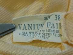 Vintage Vanity Fair Peignoir Robe Gown Yellow Womens sz 38 Lace Trim Made in USA