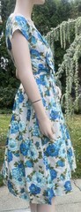 VINTAGE 1950’s WHITE TAFFEDA DRESS W/ BLUE FLORAL POPPY PRINT