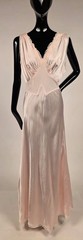 PALE PINK 1930’S SEXY + SLINKY SATIN SLIP DRESS W LACE EDGING