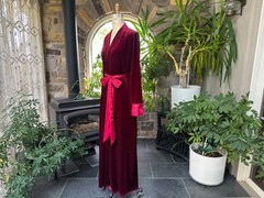 Vintage Jonquil Diane Samandi Bordeaux Stretch Velvet & Satin Robe Neiman Marcus
