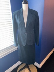 “Luxury Meets Practicality – Vintage Ultrasuede Two-Piece Suit in Deep Blue”