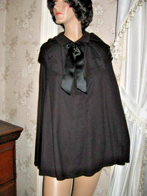 VINTAGE 19TH CENTURY LIGHTWEIGHT BLACK WOOL MOURNING CAPELET-32″L- DRY CLEANED