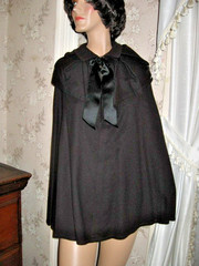 VINTAGE 19TH CENTURY LIGHTWEIGHT BLACK WOOL MOURNING CAPELET-32″L- DRY CLEANED
