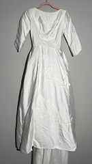 Vintage 1960s White Wedding Dress Bridal Gown Bustle Train Floral Applique XXS