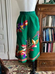 Vintage 1970s 60s Handmade Green Floral High Waist Gaucho Shorts Capris Medium