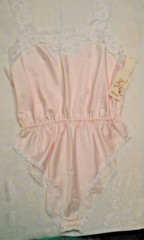 VINTAGE NWT Pale Pink Embroidered Flowers Lace BARBIZON TEDDY Med Lovely New
