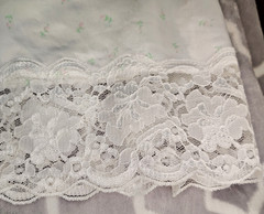 VTG Body Chic Large Half Slip with Lace Trim Made In USA Waist 30/32 Flowers