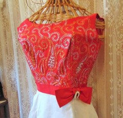 VTG 50S RED & WHITE OVERLAY DRESS GOLD & SILVER METALIC EMBROIDERY PETITE SM 32B