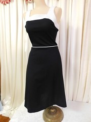 1970’s Vintage Black w/ White Polyester Fit Flare Dress 26″ W