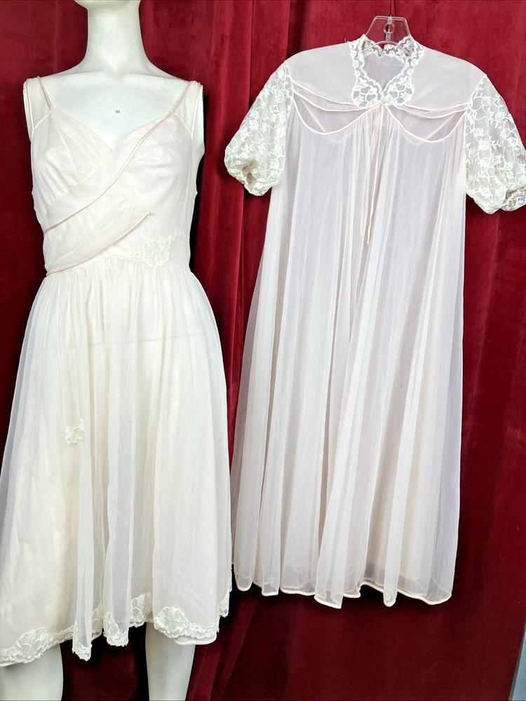 Formfit Rogers Two-Piece Pale Pink Nightgown And Robe Peignoir Set