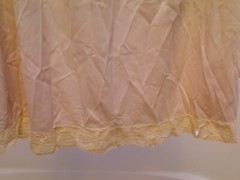 VINTAGE HALF SLIP BEIGE SCALLOPED LACE AT WAIST & HEM ELASTIC WAIST-22 “/24″LONG