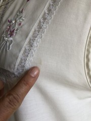 BEAUTIFUL VTG BARBIZON Yellow w/ White Lace Floral Embroidery Nightgown SZ M