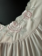 SHADOWLINE Soft Pink Nightgown Embroidered Lace Trim Pleated Women’s M NWOT