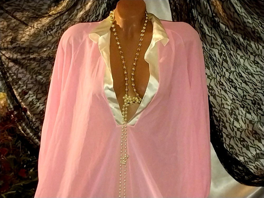 VTG SILKY NYLON PINK SATIN SWEEP FLARE NIGHTGOWN GOWN ANTIQUE PLUNGE COLLAR 48