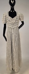 1930’S EMBROIDERED ORGANDY + LACE RUFFLE SUMMER GOWN DRESS W PUFF SLEEVES