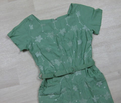 Vintage 50s Wiggle Day Dress (XS) Embroidered Floral Sheath Pockets Cap Sleeve