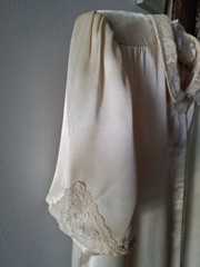 Jessica’s Gunnies Of San Francisco Creme Brulee Slipper Satin Blouse Small