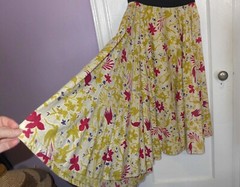 Vintage 1950s Full Skirt Waist 26 Inches Cotton Flower Floral Print Red Gold