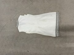 1960s Peck & Peck Fifth Avenue White Embroidered Two-Piece Set Size 9/10