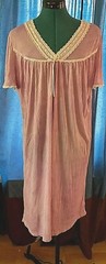Vintage Fundamentals Mauve 100% Nylon & Lace Ladies Size Large V-Neck Nightgown