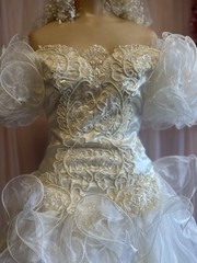 Vintage 80s 90s Beaded Wedding Dress White Off Shoulder Bow Back Veil XS