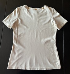 Vintage MONDI Designer 1980’s Cream Form-Fitting Stretchy Tee with Gold Bars