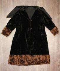 Vtg Women’s Antique Early 1900s To 1920s Black Velvet Coat W/ Brown Fur Trim M/L