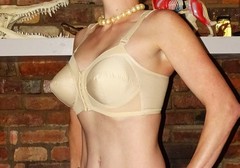 Vintage Ivory Exquisite Form Bullet Bra 48 D front closure pinup retro