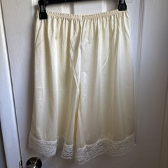 Vintage Pollinaise Cream Ivory Pants Bloomers Shorts Lace Nylon Slip Culottes L
