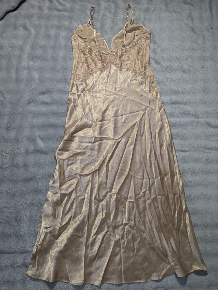 Marilyn Monroe by Warner’s Beige Lace Slip Dress M Polyester 2087 48in